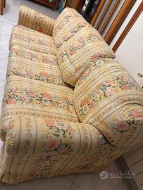 Divano in ottome condizioni tre posti