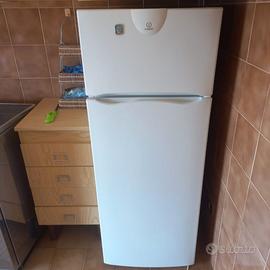 Frigo Indesit con freezer
