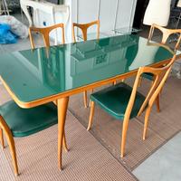 Tavolo in legno anni 60 con sedie