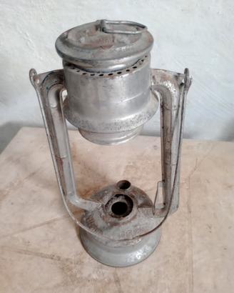lanterna a cherosene marca MEVA (Modello 865),