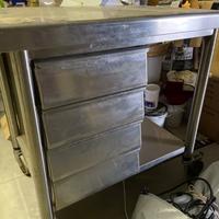 Tavolo acciaio con ruote per cucina ristorante