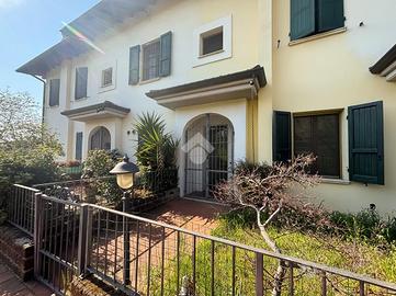 VILLA A SCHIERA A PASSIRANO