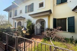 VILLA A SCHIERA A PASSIRANO