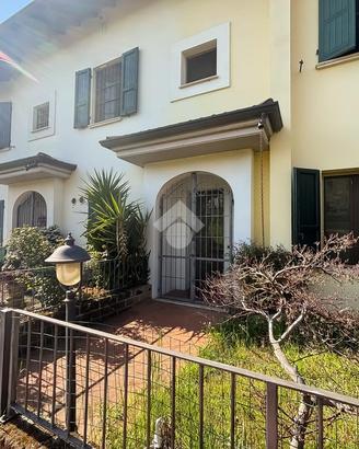 VILLA A SCHIERA A PASSIRANO