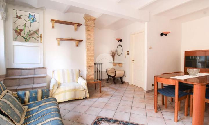 CASA SEMINDIPENDENTE A ATRI