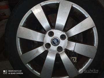 4 cerchi in lega  originali FIAT montati su stilo