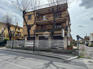 NEGOZIO A ALBANO LAZIALE