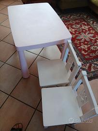 Tavolo x bambine con due sedie