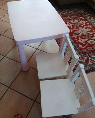 Tavolo x bambine con due sedie