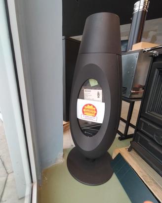 Stufa a legna OVI – design moderno, in ghisa