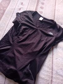 Tshirt sportiva nera da donna 