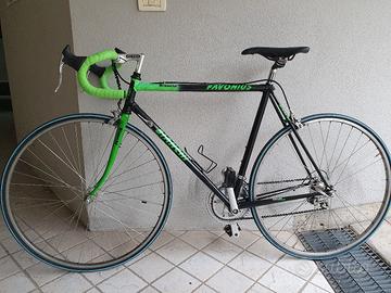 bici corsa bianchi Favonius