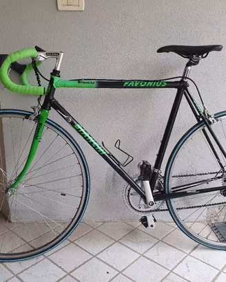bici corsa bianchi Favonius