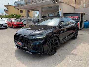 Audi Q8 RS TFSI V8 quattro tiptronic