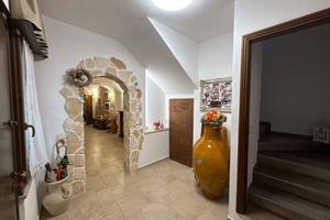 Casa indipendente di 230 m² con più di 5 locali e 