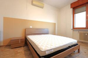 Camera matrimoniale completamente arredata