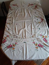 tovaglia ricamata a mano nuova