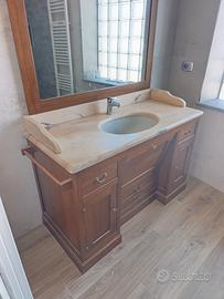 Mobile bagno con lavandino e miscelatore