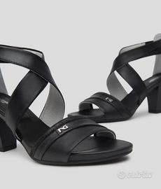 sandalo nero in pelle