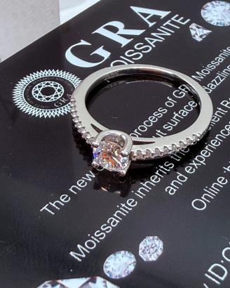 Anello Solitario Argento e Moissanite Certificata