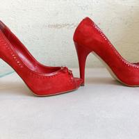 Scarpe con il tacco rosse, eleganti e femminili