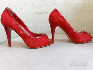 Scarpe con il tacco rosse, eleganti e femminili