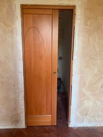Porte scorrevoli e a battente in legno