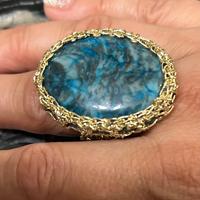 Anello in filo metallico e pietra
