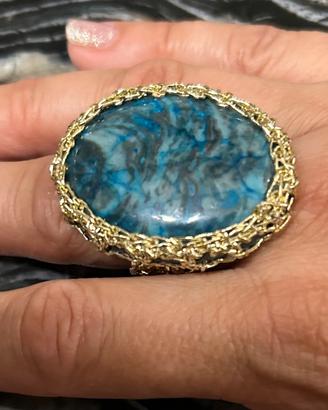 Anello in filo metallico e pietra