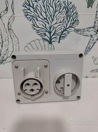 Presa Industriale Interbloccata da Parete con Sezi