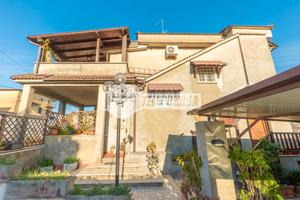 VILLETTA CON GIARDINO - VIA DANTE ALIGHIERI