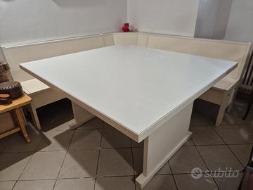 Tavolo grande con panca