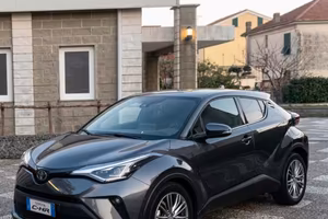Ch r 1.8 ibrida