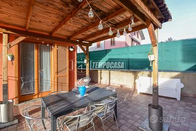 BILOCALE CON GIARDINO E BOX