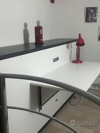 letto a scomparsa in laminato scuro