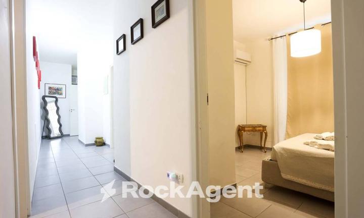 VIA TRIBUNALI AD.ZE QUADRILOCALE RISTRUTTURATO