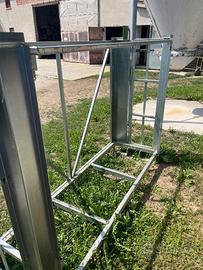 Gabbia set tavoli e panche