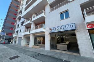 NEGOZIO A BARI
