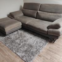 Divano tre posti con pouf