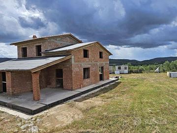 Villa di 250 m² con 3 locali e box auto a Bucine