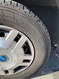 Pneumatici pirelli carrier 215/70-15 C camper