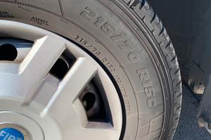 Pneumatici pirelli carrier 215/70-15 C camper