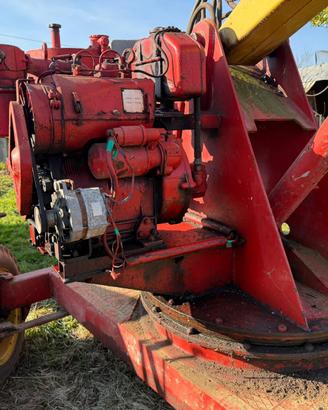 Escavatore com motore autonomo e rotazione