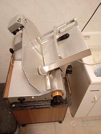 affettatrice con lama da 25 tutta in acciaio