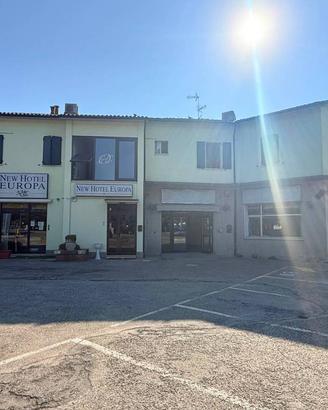 Immobile di 486 m² con più di 5 locali a Crevalcor