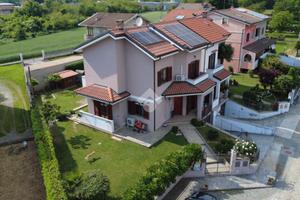VILLA A SCHIERA A SALUSSOLA