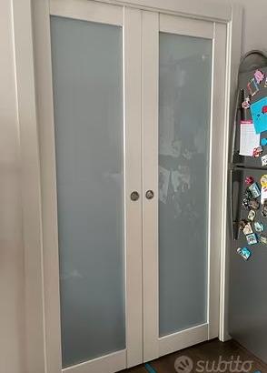 Porte scorrevoli con vetro satinato, interno muro