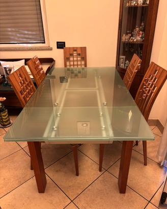 Tavolo con top in vetro + 5 sedie - legno e vetro