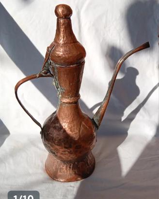 Antica brocca in rame fatta a mano h.cm.31