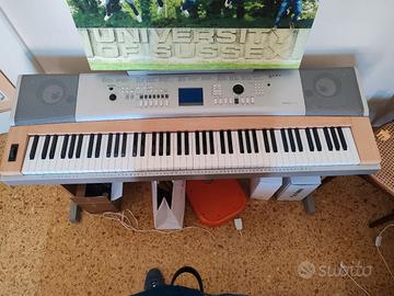 pianoforte arranger Yamaha DXG 620 